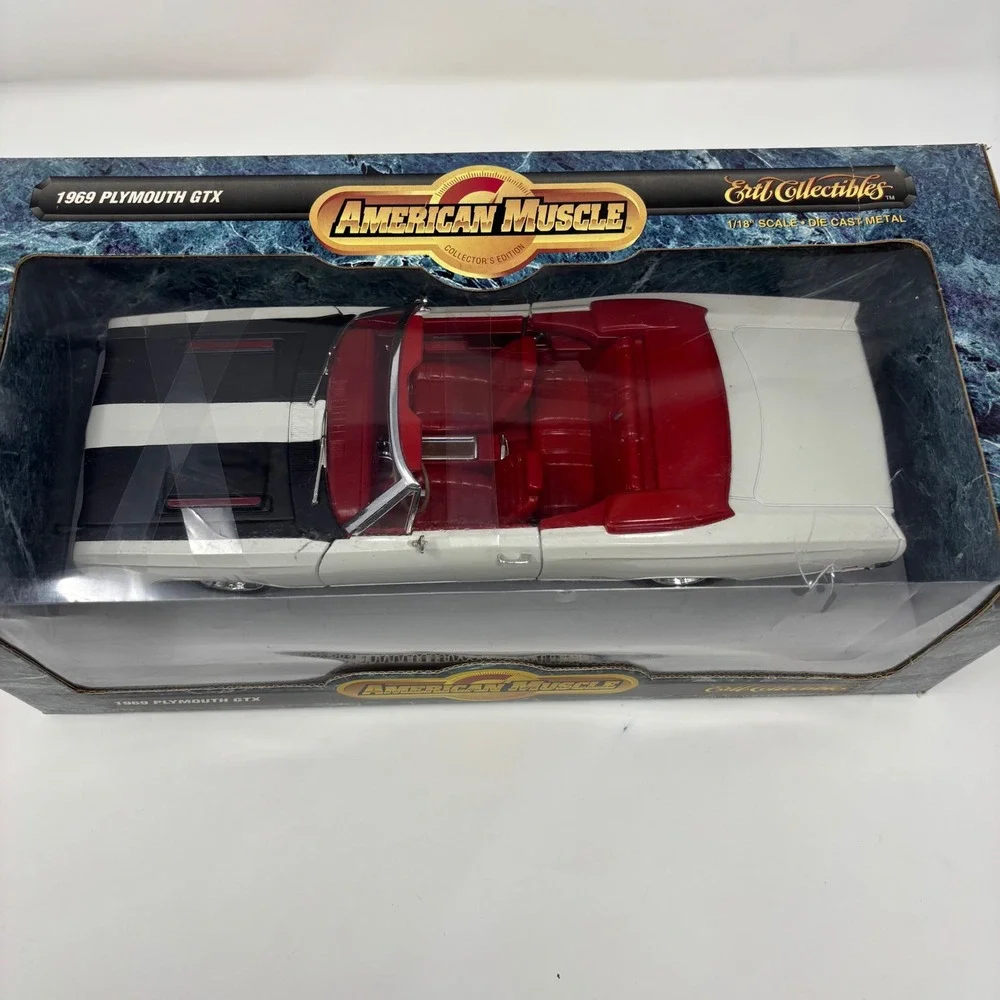 1969 Plymouth GTX Hemi White 1:18 ERTL American Muscle Diecast Open Box